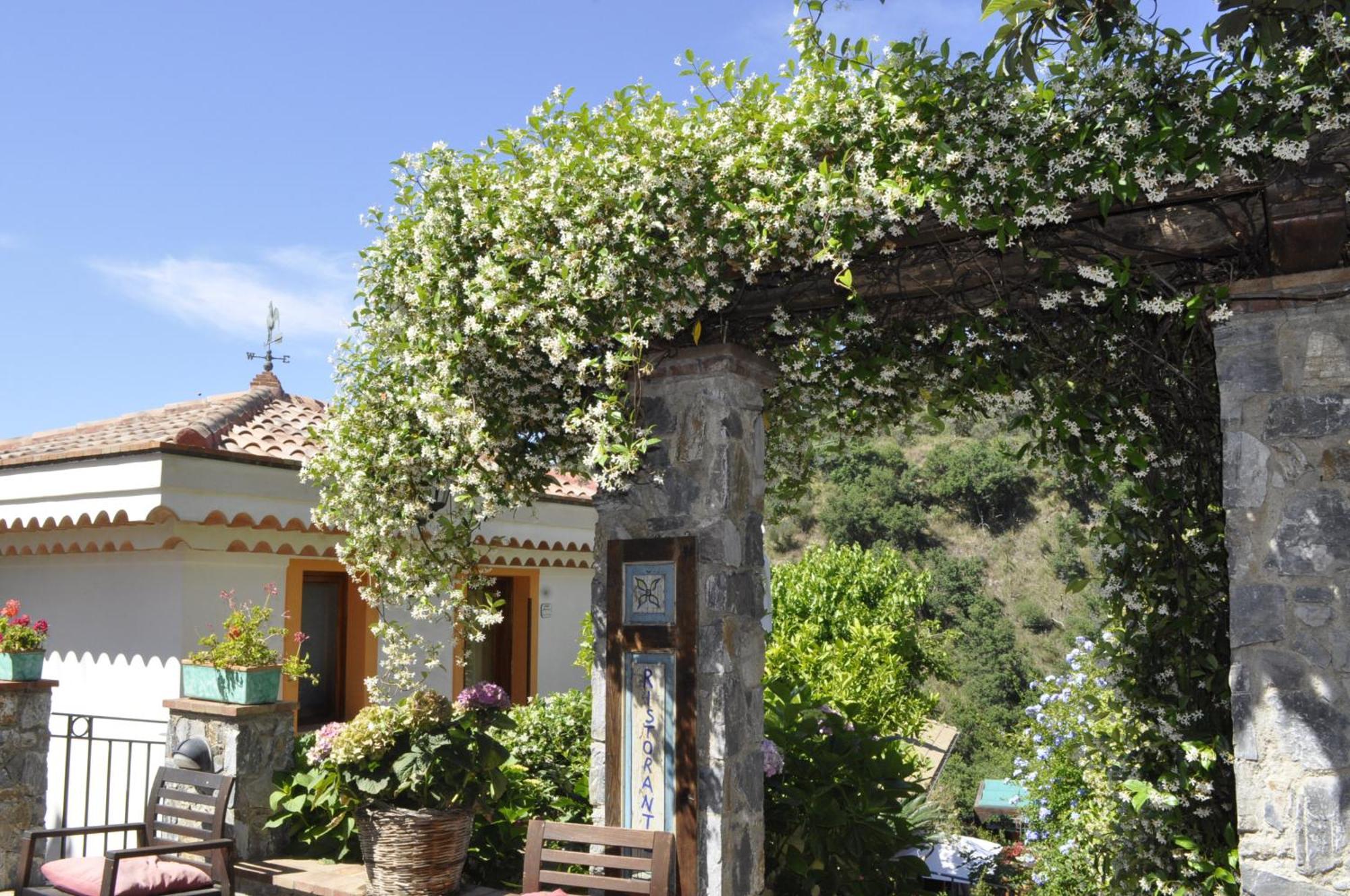 Готель Borgo San Francesco Джоїоза-Мареа Екстер'єр фото